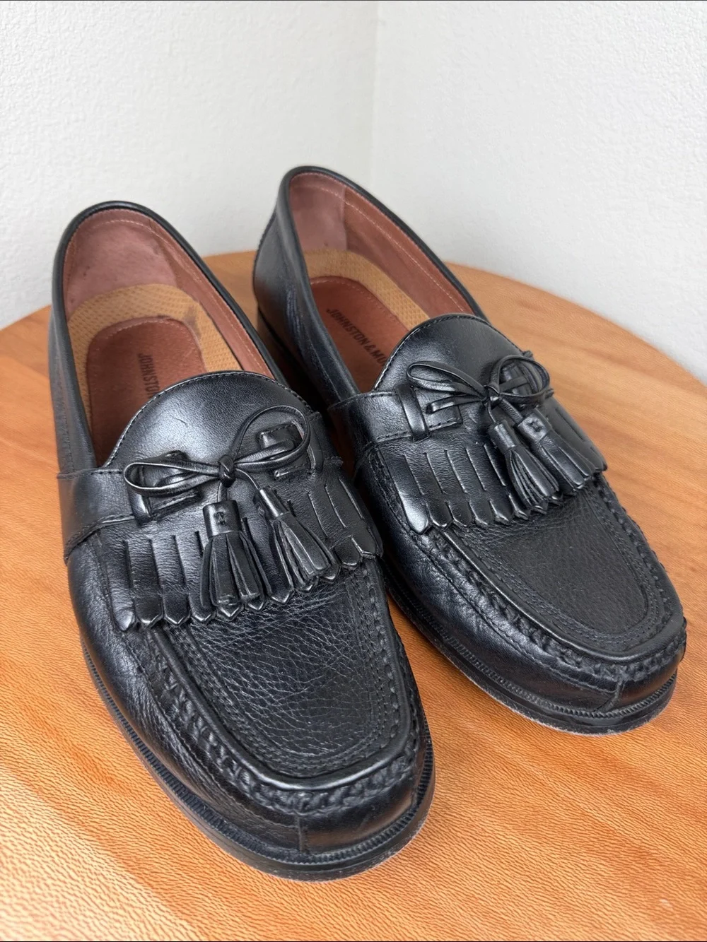 Johnston Murphy Loafers Black Leather Tassel Kiltie Apron Round Toe Shoes 9.5M